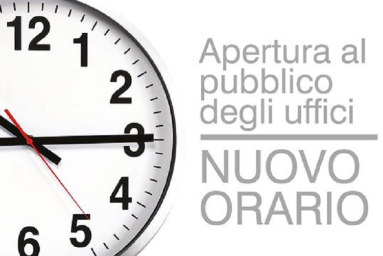 orologio con scritta nuovi orari 